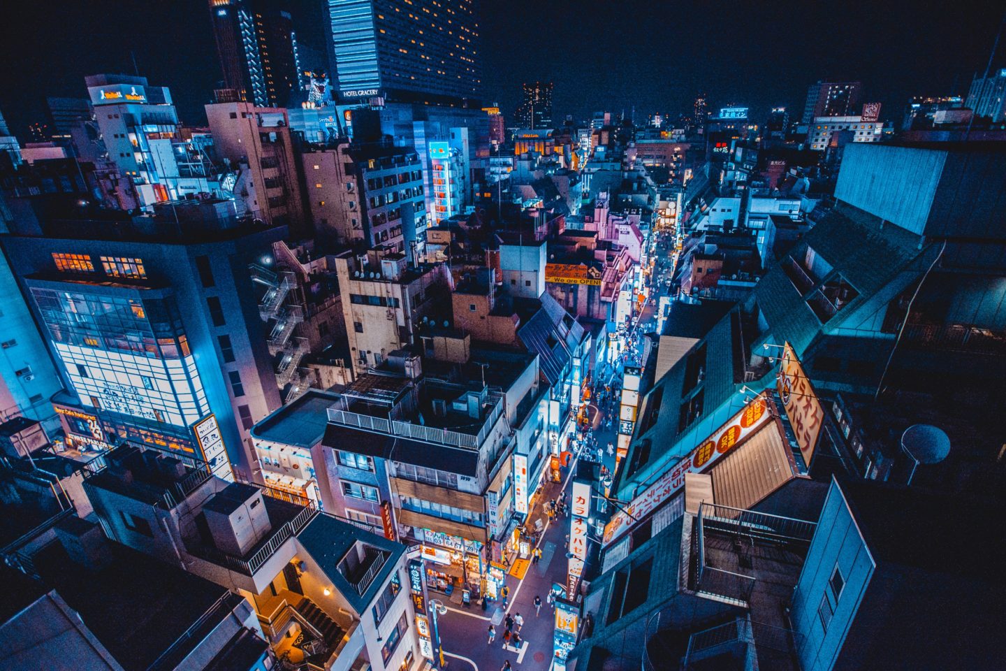 DATE NIGHT IN SHINJUKU