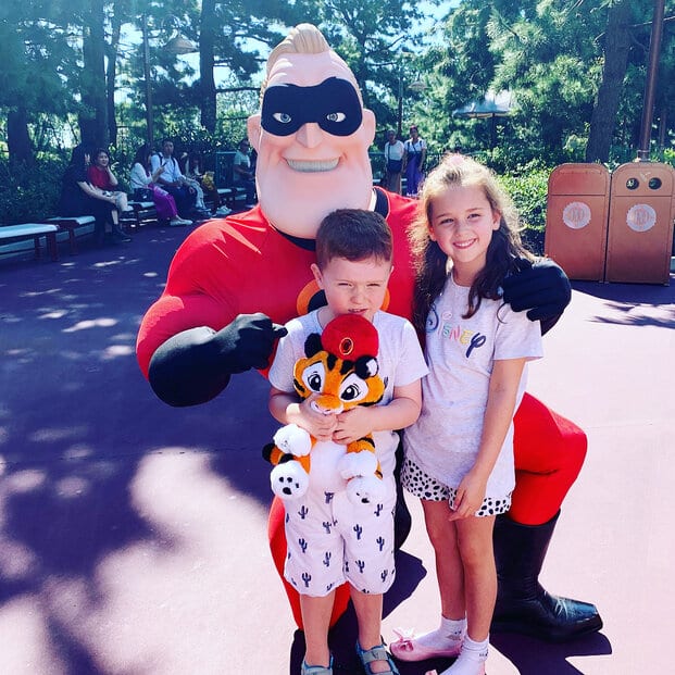 Two children meeting Mr Incredible at Tokyo Disneysea