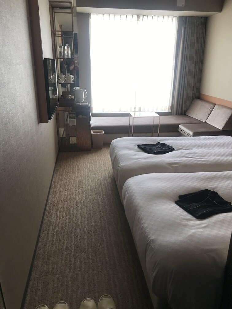HOTEL ROOMS IN TOKYO WITH WINDOWS THAT OPEN