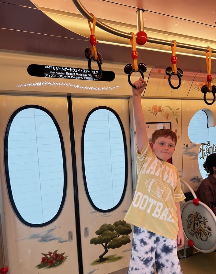 THE TOKYO DISNEY RESORT LINER